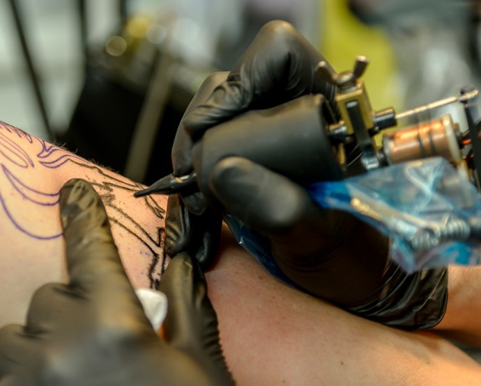 Mattias skapade affärsidé av tatueringsdrömmen